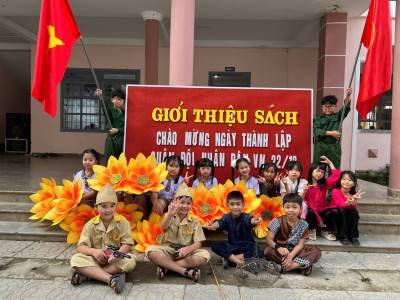Hoạt Động Giới Thiệu Sách "Tấm Gương Quả Cảm" - Kỷ Niệm Ngày 22/12